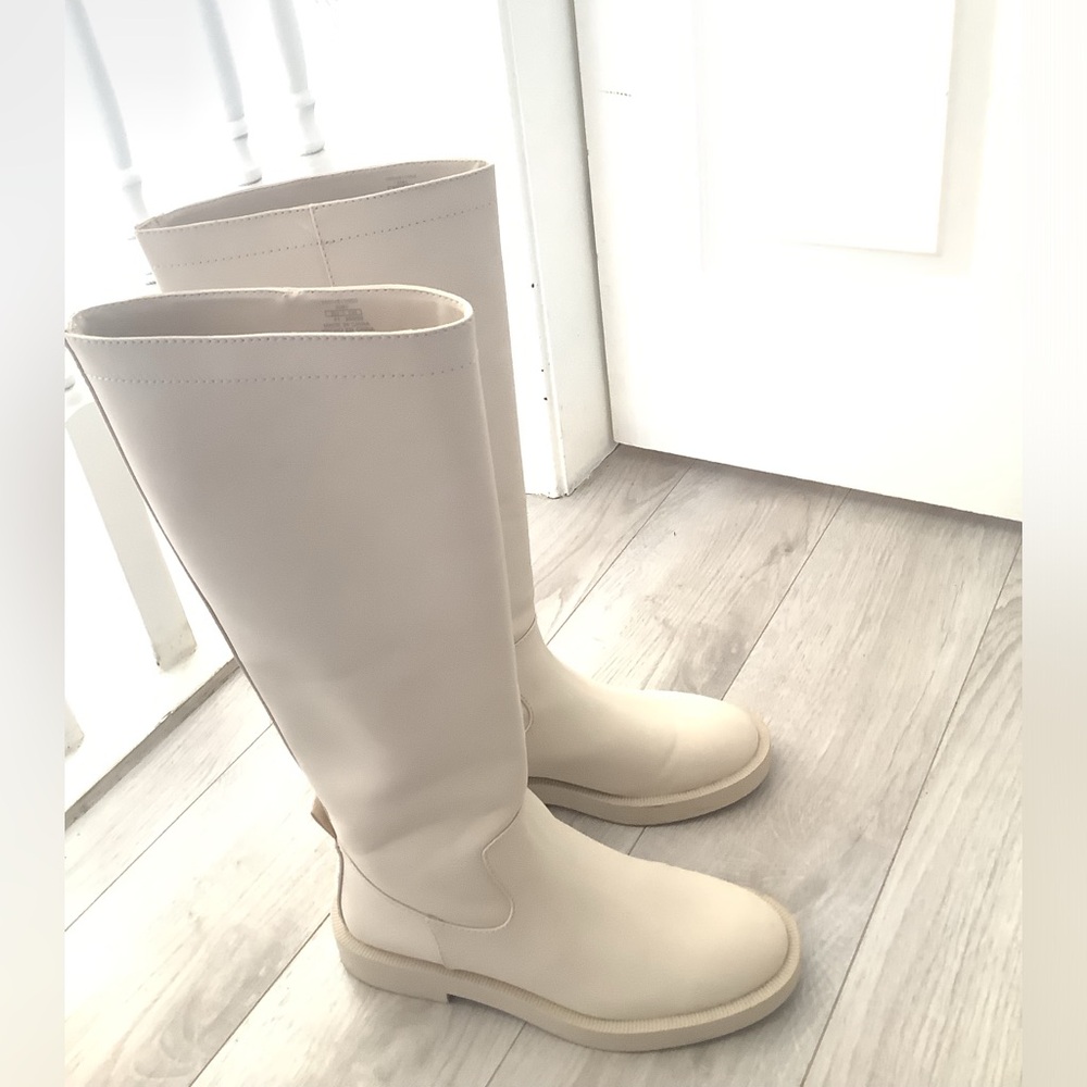 Zara Tall Boots Rubberized White Cream. - Picture 7 of 12